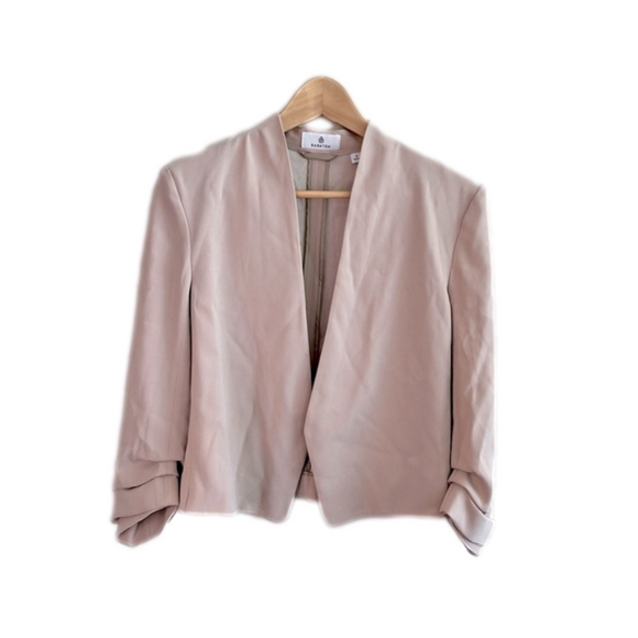 Sold!! Aritzia Babaton Power Hip Blazer Cream Size 4 - Picture 2 of 5